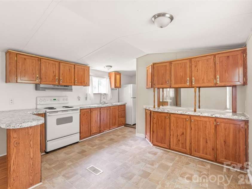 114 Jason Drive, Blacksburg, SC 29702.  MLS# CAR4391508, YatesRealty ID 39724. 