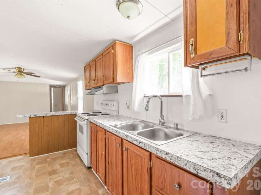 114 Jason Drive, Blacksburg, SC 29702.  MLS# CAR4391508, YatesRealty ID 39724. 