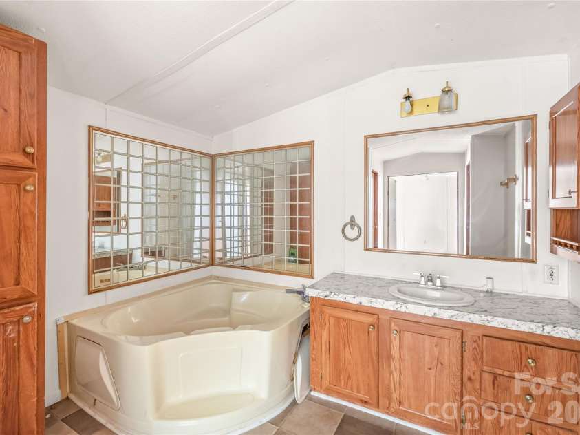 114 Jason Drive, Blacksburg, SC 29702.  MLS# CAR4391508, YatesRealty ID 39724. 