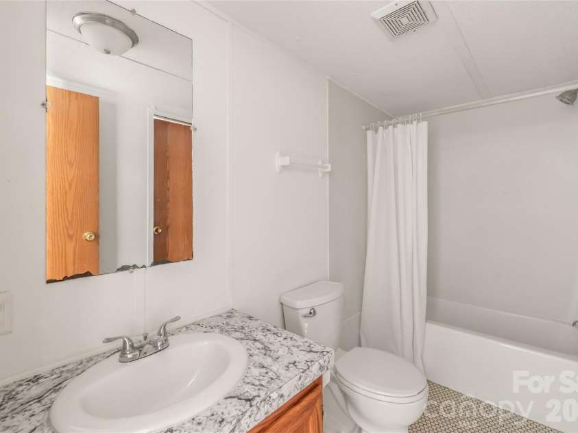 114 Jason Drive, Blacksburg, SC 29702.  MLS# CAR4391508, YatesRealty ID 39724. 