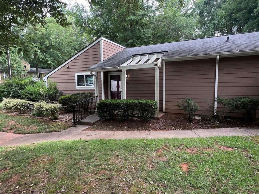 1050 Sardis Cove Drive, Charlotte, NC 28270.  MLS# CAR4407442, YatesRealty ID 39727. 