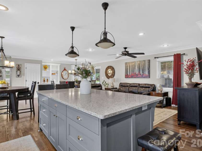 21334 Sandy Cove Road, Cornelius, NC 28031.  MLS# CAR4405688, YatesRealty ID 39729. 