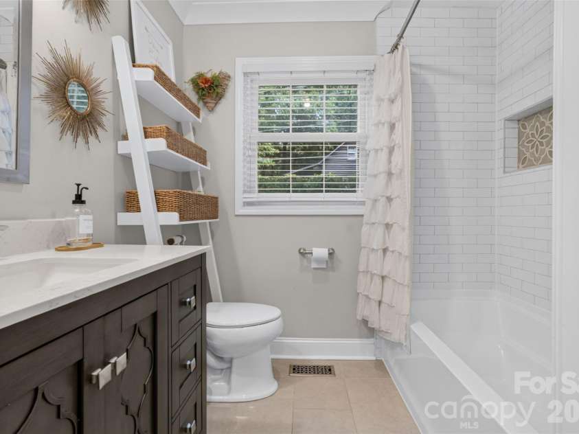 21334 Sandy Cove Road, Cornelius, NC 28031.  MLS# CAR4405688, YatesRealty ID 39729. 