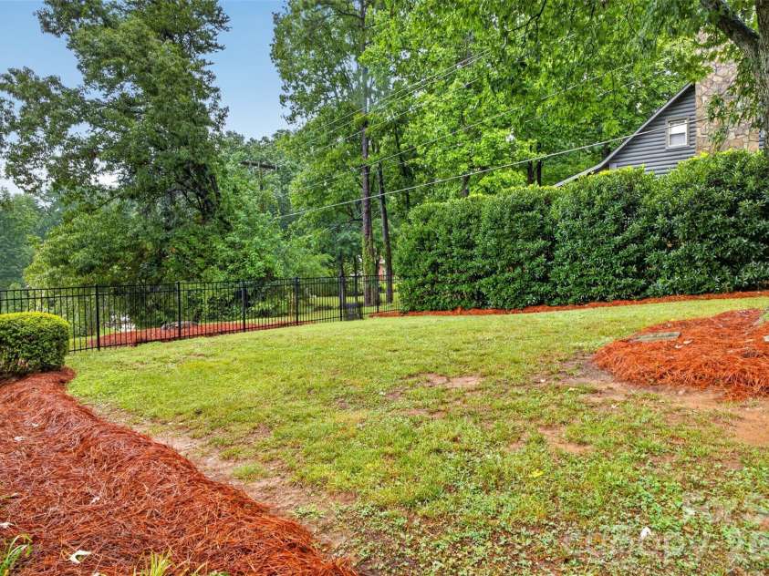 21334 Sandy Cove Road, Cornelius, NC 28031.  MLS# CAR4405688, YatesRealty ID 39729. 