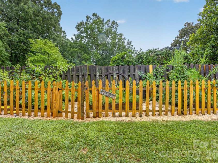 21334 Sandy Cove Road, Cornelius, NC 28031.  MLS# CAR4405688, YatesRealty ID 39729. 