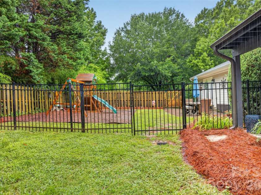21334 Sandy Cove Road, Cornelius, NC 28031.  MLS# CAR4405688, YatesRealty ID 39729. 