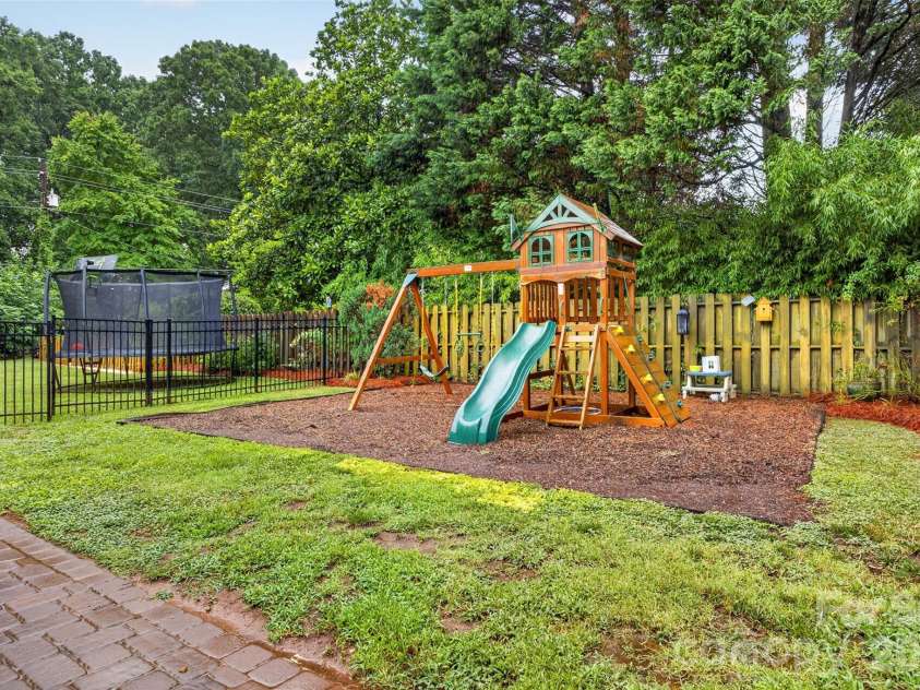 21334 Sandy Cove Road, Cornelius, NC 28031.  MLS# CAR4405688, YatesRealty ID 39729. 