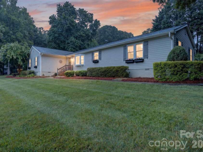 21334 Sandy Cove Road, Cornelius, NC 28031.  MLS# CAR4405688, YatesRealty ID 39729. 