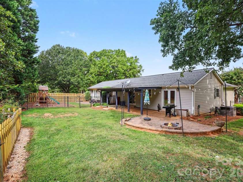 21334 Sandy Cove Road, Cornelius, NC 28031.  MLS# CAR4432182, YatesRealty ID 39729. 