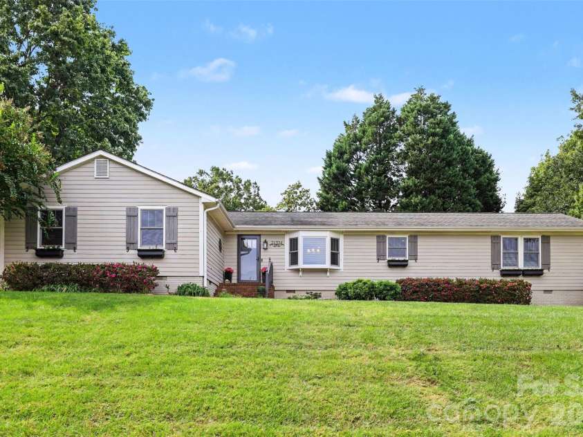 21334 Sandy Cove Road, Cornelius, NC 28031.  MLS# CAR4432182, YatesRealty ID 39729. 