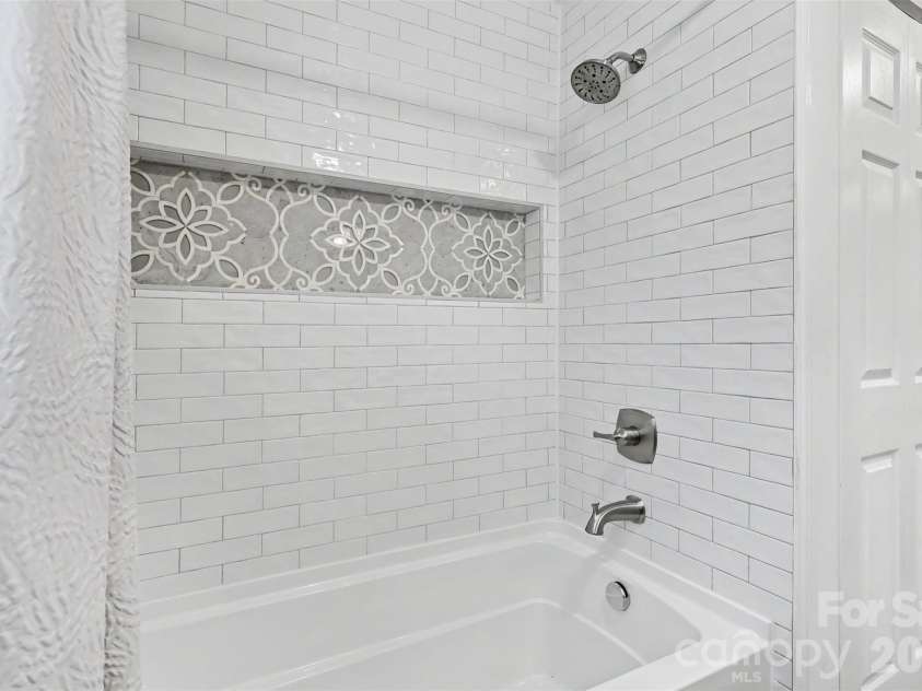 21334 Sandy Cove Road, Cornelius, NC 28031.  MLS# CAR4432182, YatesRealty ID 39729. Third bathrom