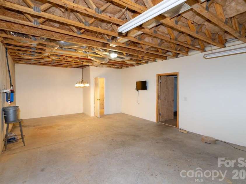 12 Chigger Ridge Road, Sylva, NC 28779.  MLS# CAR4357385, YatesRealty ID 3973. 