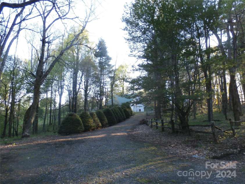 288 Firetower Road, Spruce Pine, NC 28777.  MLS# CAR4135750, YatesRealty ID 3973. 
