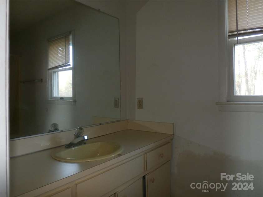 288 Firetower Road, Spruce Pine, NC 28777.  MLS# CAR4135750, YatesRealty ID 3973. Upper level bathroom