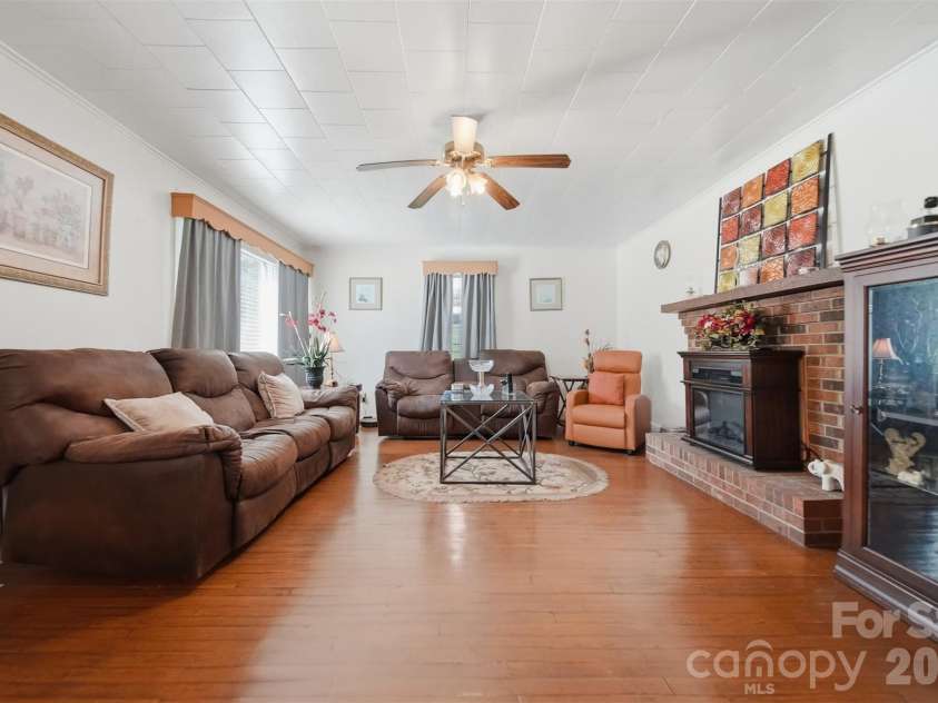 421 Finley Avenue, Lenoir, NC 28645.  MLS# CAR4406579, YatesRealty ID 39730. 