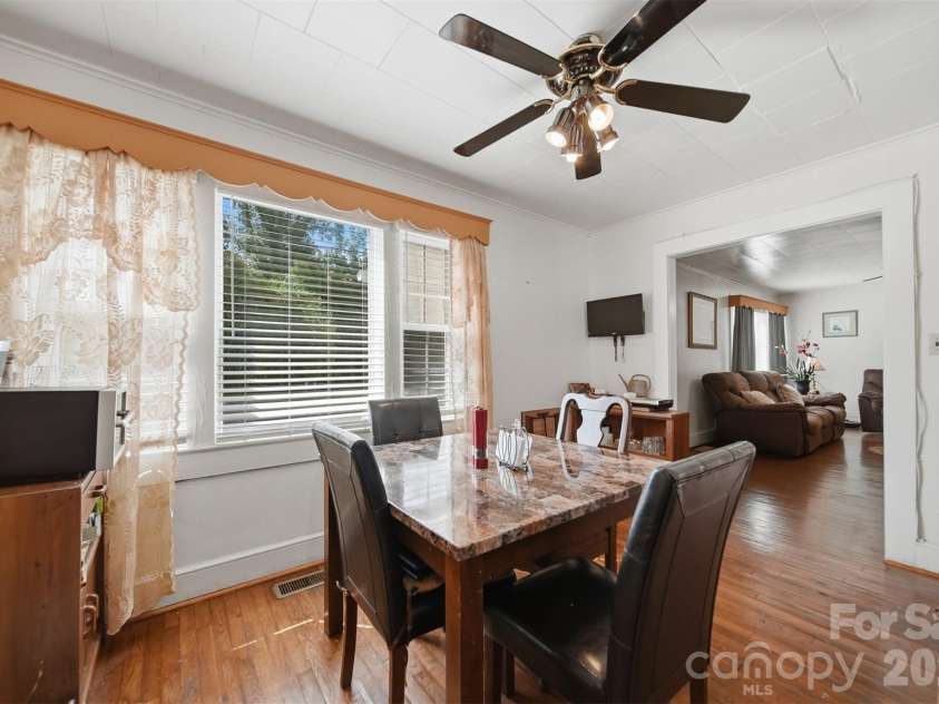 421 Finley Avenue, Lenoir, NC 28645.  MLS# CAR4406579, YatesRealty ID 39730. 