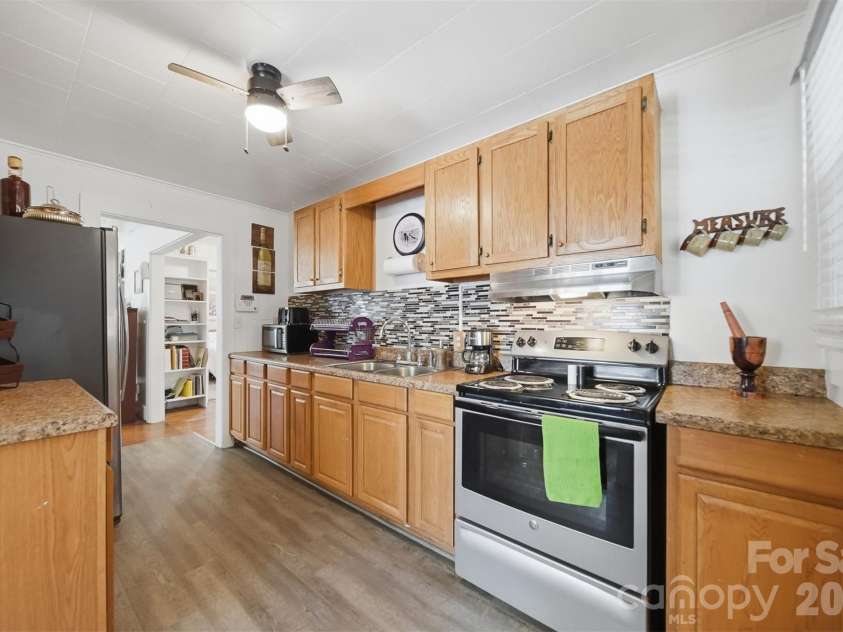 421 Finley Avenue, Lenoir, NC 28645.  MLS# CAR4406579, YatesRealty ID 39730. 