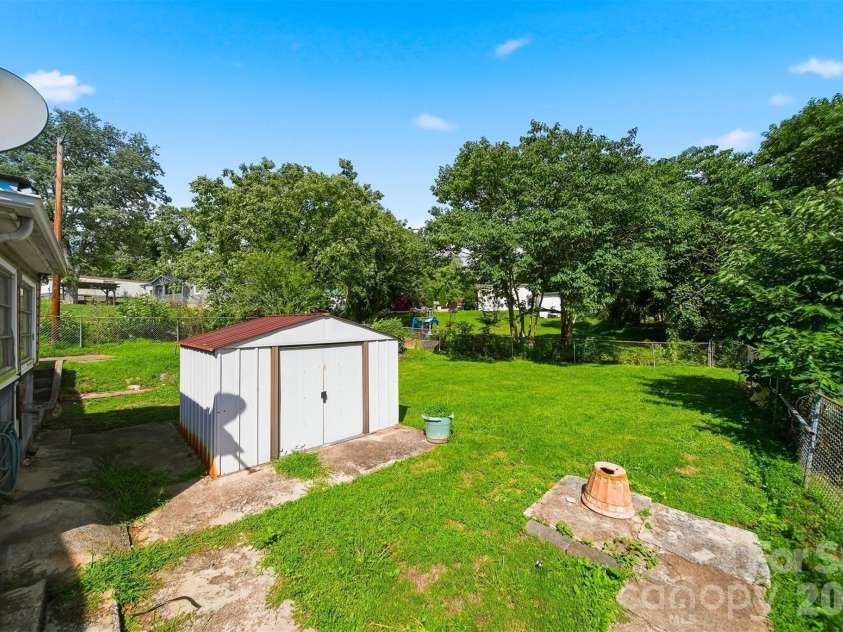 421 Finley Avenue, Lenoir, NC 28645.  MLS# CAR4406579, YatesRealty ID 39730. 