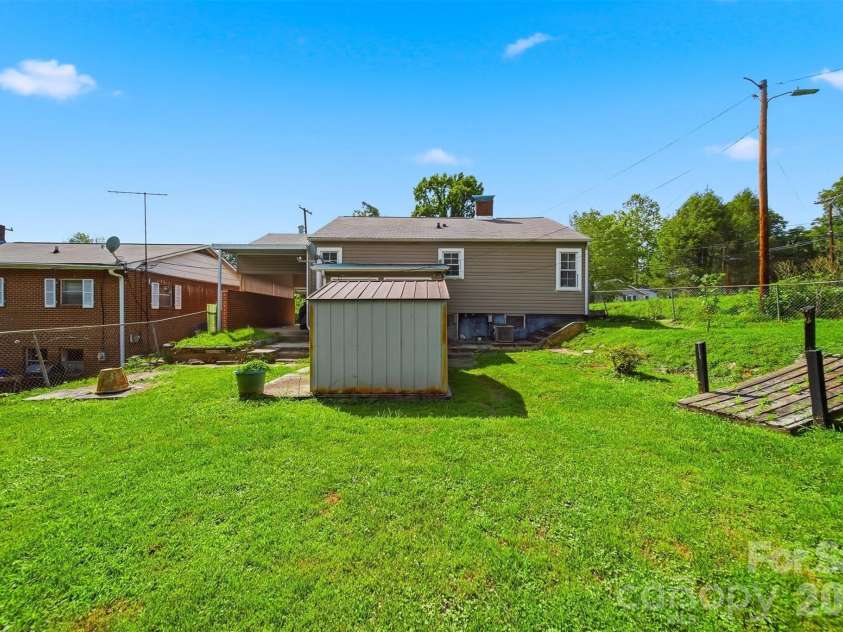 421 Finley Avenue, Lenoir, NC 28645.  MLS# CAR4406579, YatesRealty ID 39730. 