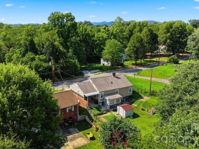 421 Finley Avenue, Lenoir, NC 28645.  MLS# CAR4406579, YatesRealty ID 39730. 