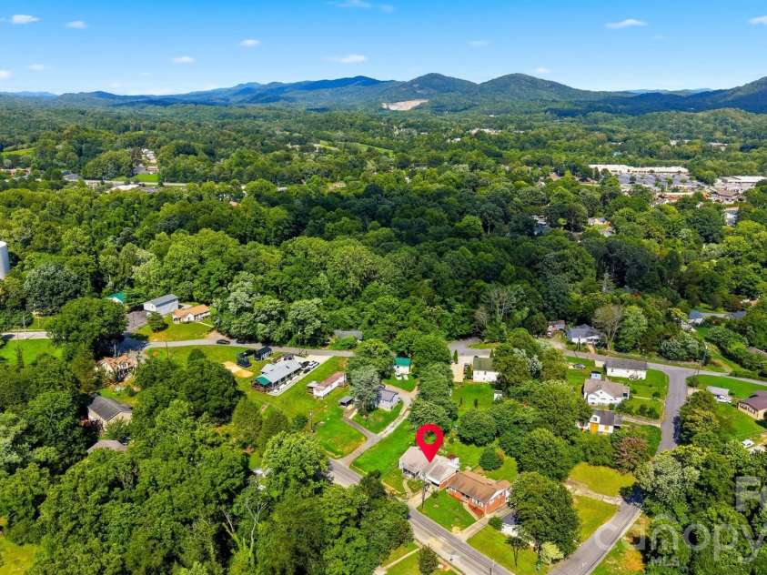 421 Finley Avenue, Lenoir, NC 28645.  MLS# CAR4406579, YatesRealty ID 39730. 