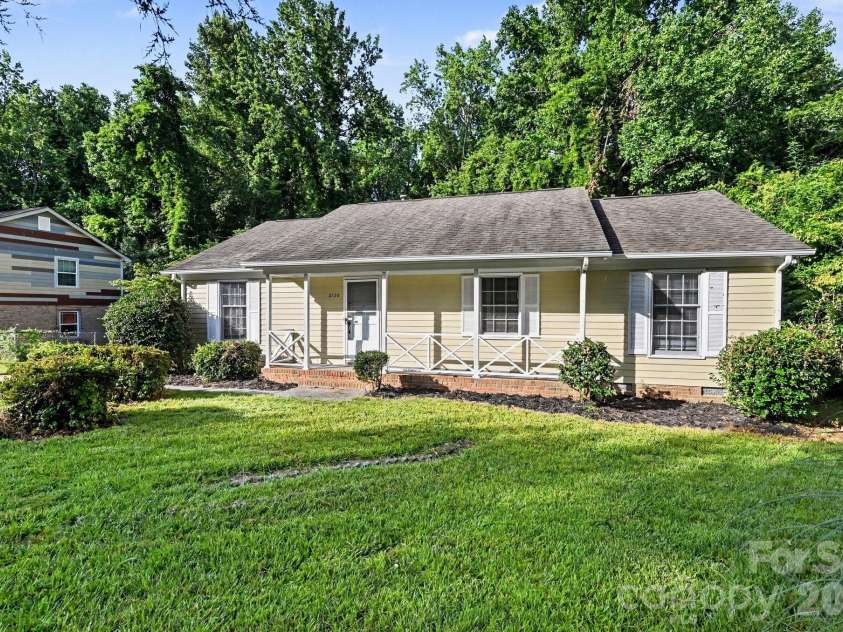 2726 Meadowcliff Drive, Charlotte, NC 28215.  MLS# CAR4406782, YatesRealty ID 39731. 