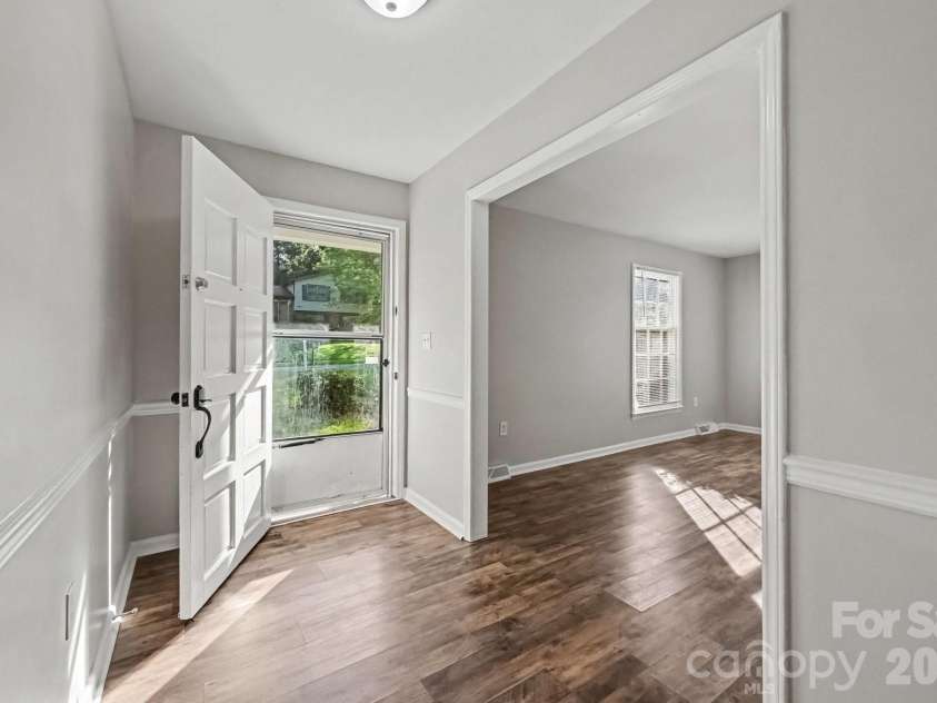 2726 Meadowcliff Drive, Charlotte, NC 28215.  MLS# CAR4406782, YatesRealty ID 39731. 