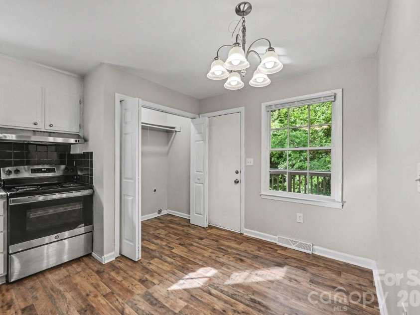 2726 Meadowcliff Drive, Charlotte, NC 28215.  MLS# CAR4406782, YatesRealty ID 39731. 