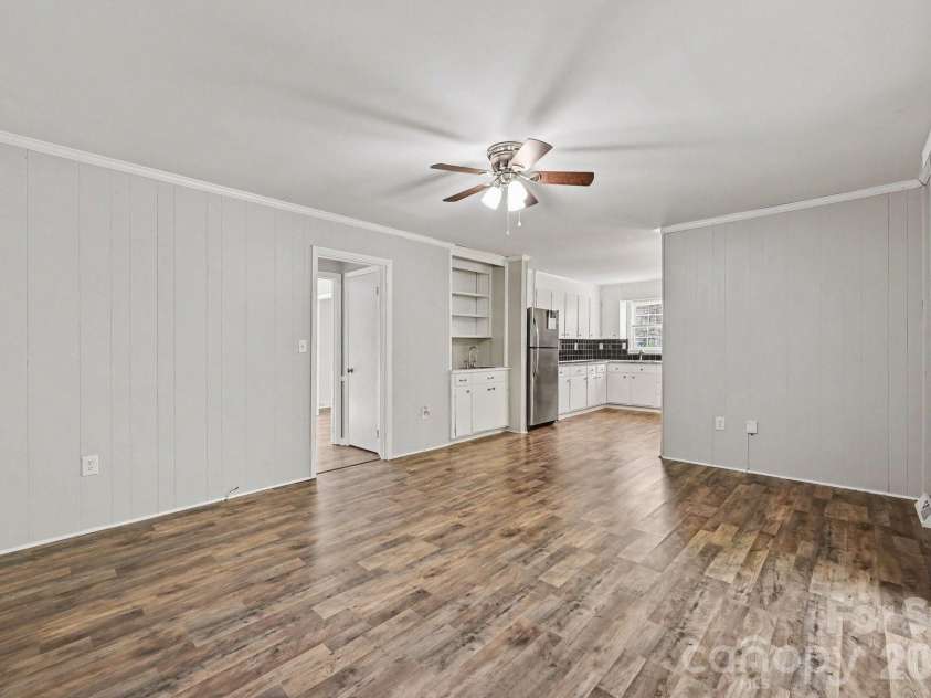 2726 Meadowcliff Drive, Charlotte, NC 28215.  MLS# CAR4406782, YatesRealty ID 39731. 