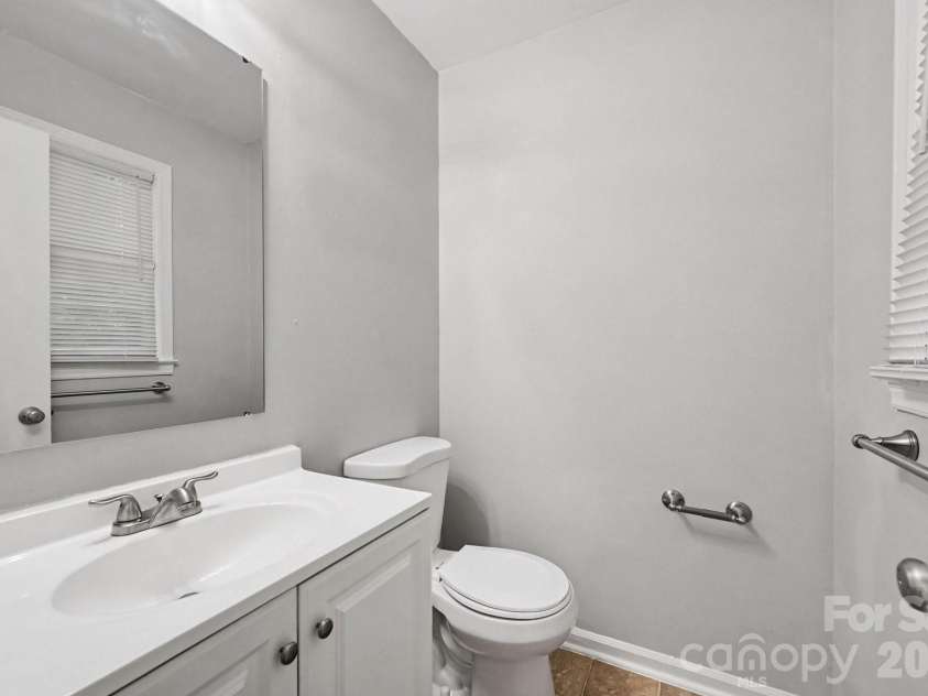 2726 Meadowcliff Drive, Charlotte, NC 28215.  MLS# CAR4406782, YatesRealty ID 39731. 