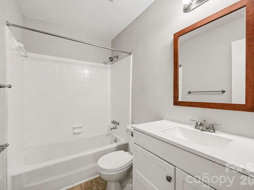 2726 Meadowcliff Drive, Charlotte, NC 28215.  MLS# CAR4406782, YatesRealty ID 39731. 