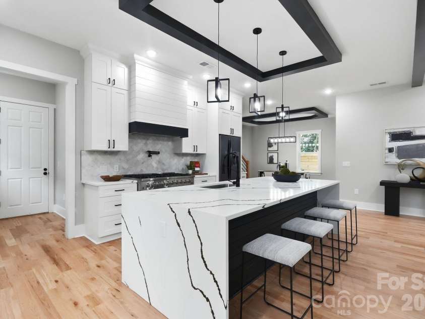 1106 Brookhurst Drive, Charlotte, NC 28205.  MLS# CAR4399535, YatesRealty ID 39732. 