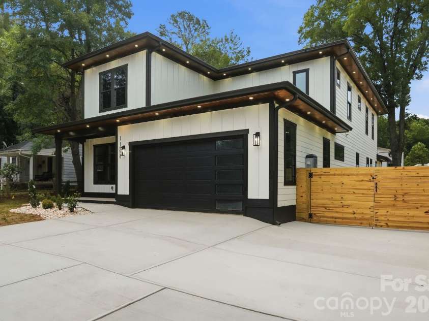 1106 Brookhurst Drive, Charlotte, NC 28205.  MLS# CAR4399535, YatesRealty ID 39732. 