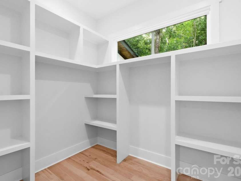 1106 Brookhurst Drive, Charlotte, NC 28205.  MLS# CAR4399535, YatesRealty ID 39732. 