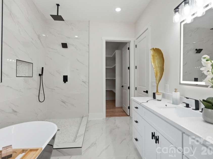 1106 Brookhurst Drive, Charlotte, NC 28205.  MLS# CAR4399535, YatesRealty ID 39732. 