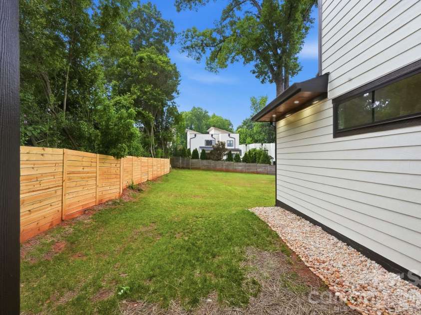 1106 Brookhurst Drive, Charlotte, NC 28205.  MLS# CAR4399535, YatesRealty ID 39732. 