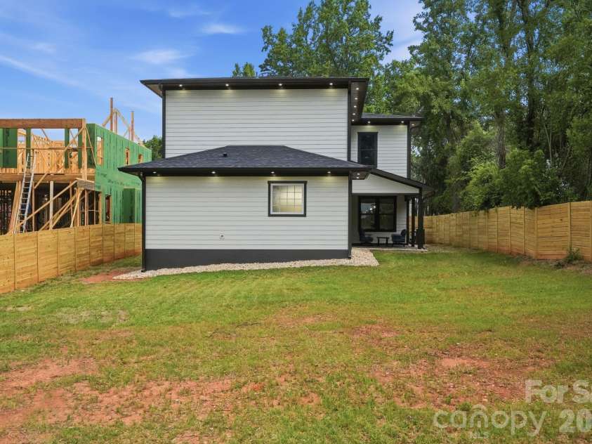 1106 Brookhurst Drive, Charlotte, NC 28205.  MLS# CAR4399535, YatesRealty ID 39732. 