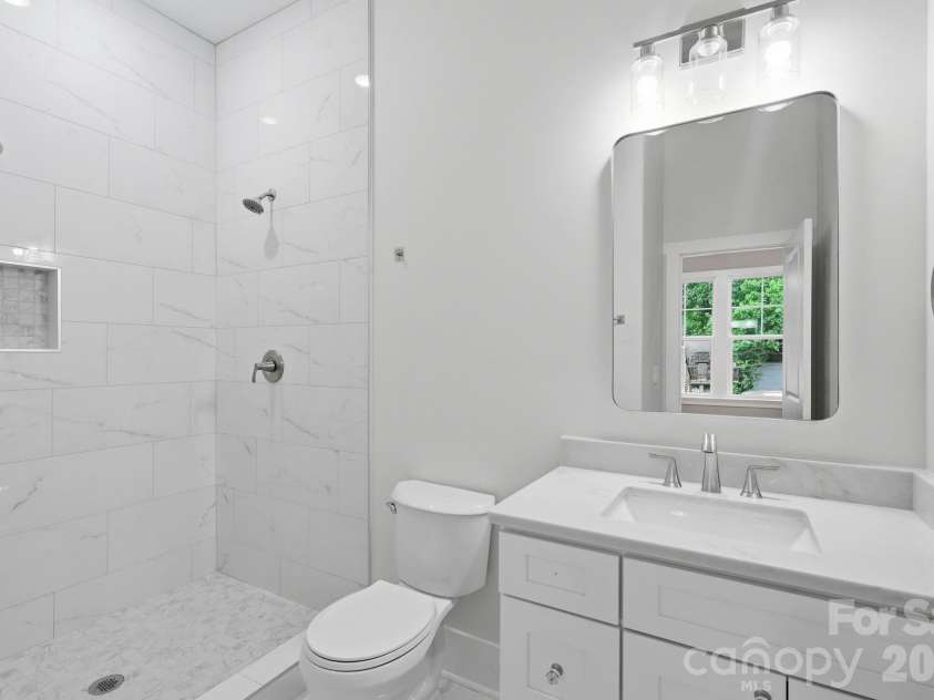1106 Brookhurst Drive, Charlotte, NC 28205.  MLS# CAR4399535, YatesRealty ID 39732. Full bathroom