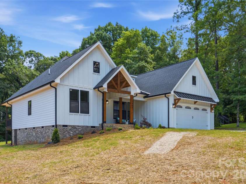 1851 Oleander Drive, Conover, NC 28613.  MLS# CAR4406887, YatesRealty ID 39734. 