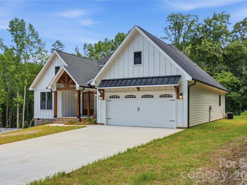 1851 Oleander Drive, Conover, NC 28613.  MLS# CAR4406887, YatesRealty ID 39734. 