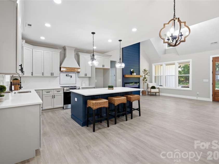 1851 Oleander Drive, Conover, NC 28613.  MLS# CAR4406887, YatesRealty ID 39734. Breakfast/KItchen