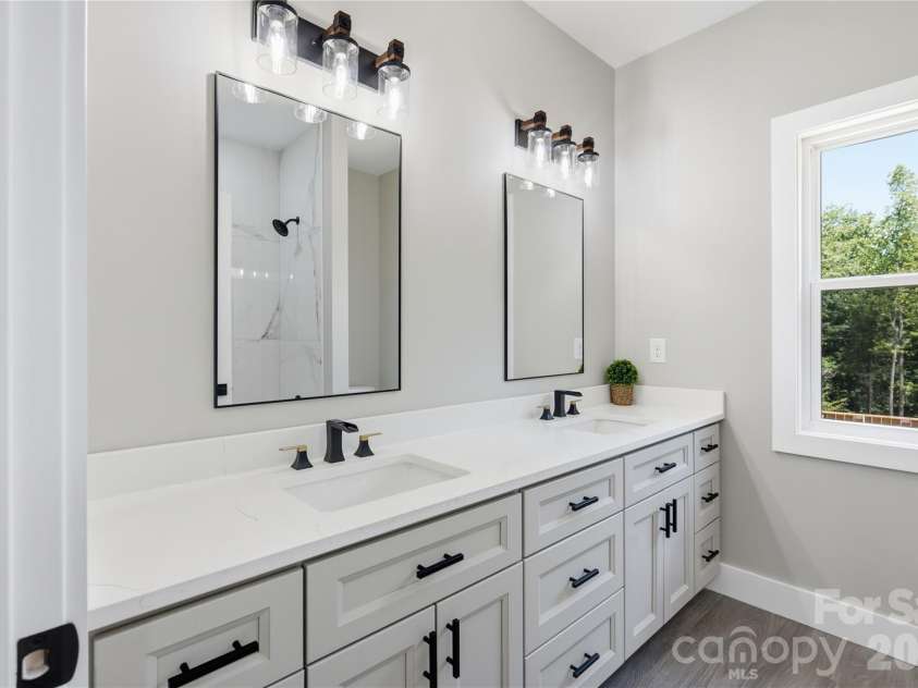 1851 Oleander Drive, Conover, NC 28613.  MLS# CAR4406887, YatesRealty ID 39734. Second Bath