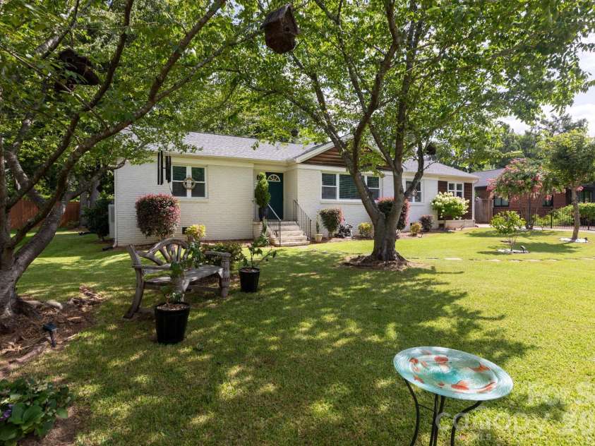 4031 Langhorne Avenue, Charlotte, NC 28205.  MLS# CAR4407418, YatesRealty ID 39736. 
