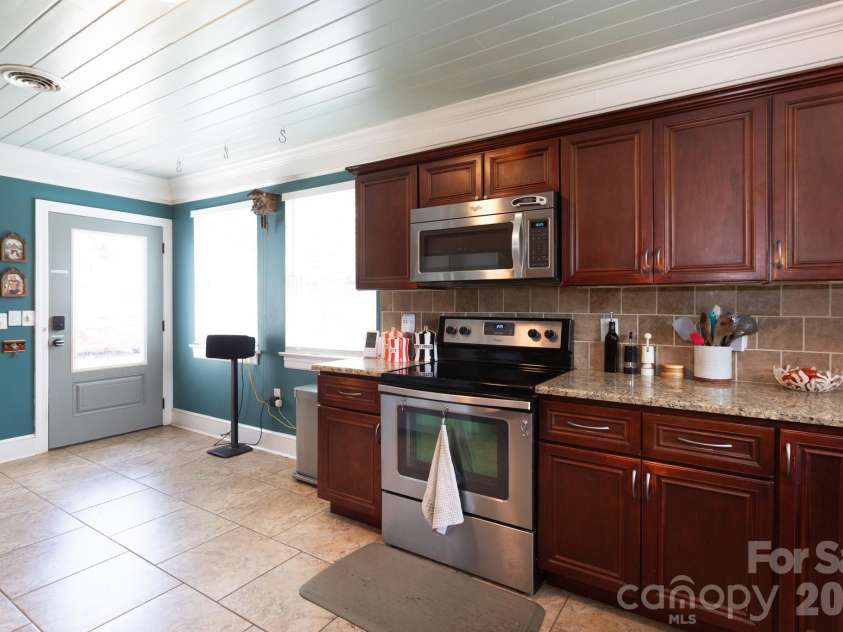 4031 Langhorne Avenue, Charlotte, NC 28205.  MLS# CAR4407418, YatesRealty ID 39736. 