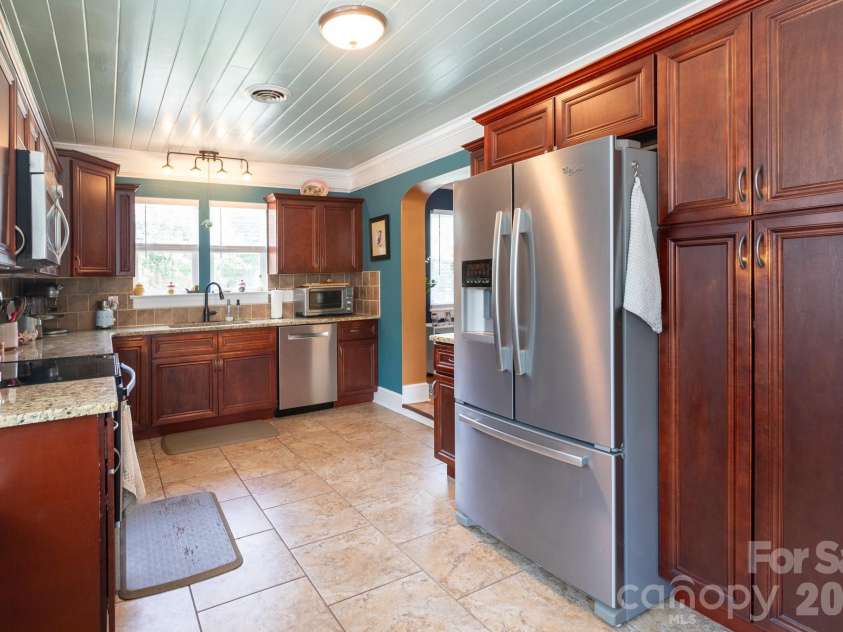 4031 Langhorne Avenue, Charlotte, NC 28205.  MLS# CAR4407418, YatesRealty ID 39736. 