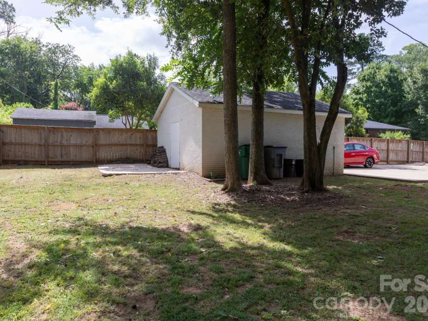4031 Langhorne Avenue, Charlotte, NC 28205.  MLS# CAR4407418, YatesRealty ID 39736. Back yard oasis