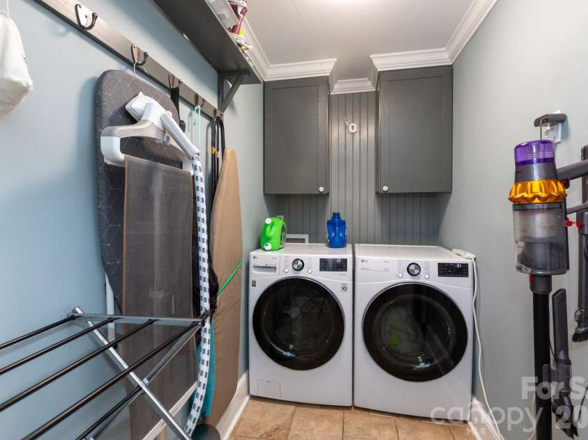 4031 Langhorne Avenue, Charlotte, NC 28205.  MLS# CAR4407418, YatesRealty ID 39736. Laundry Room