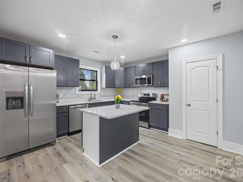 712 Henry Avenue, Gastonia, NC 28052.  MLS# CAR4407404, YatesRealty ID 39738. 
