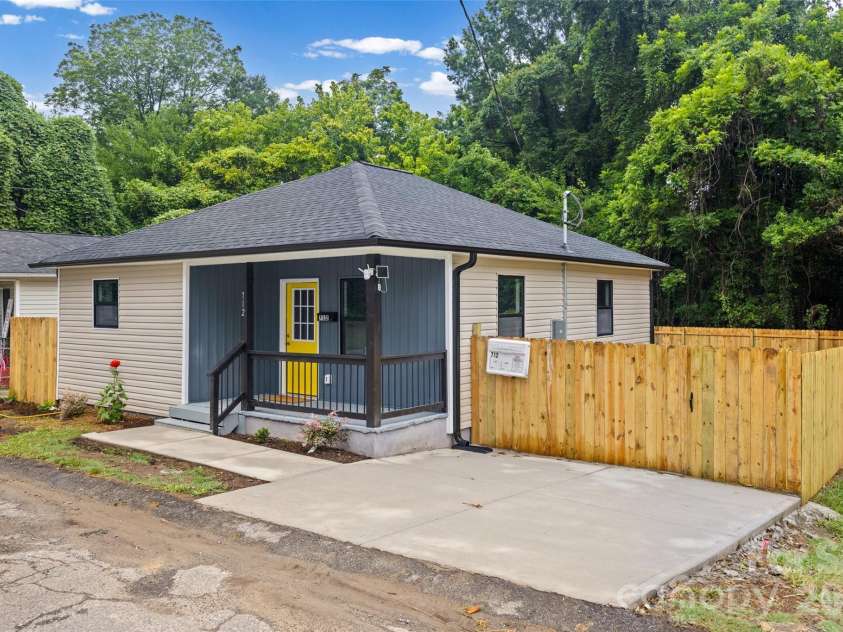 712 Henry Avenue, Gastonia, NC 28052.  MLS# CAR4407404, YatesRealty ID 39738. 