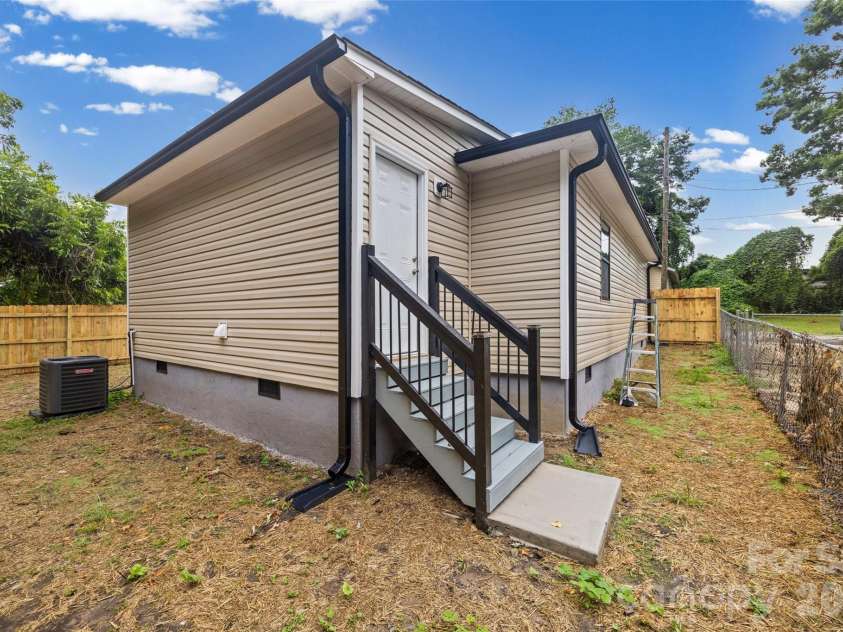 712 Henry Avenue, Gastonia, NC 28052.  MLS# CAR4407404, YatesRealty ID 39738. 